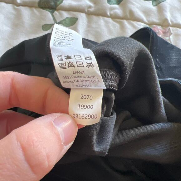 SPANX Velvet Leggings Black Size Large Velour Shaping High Waisted 2070 - Picture 6 of 7